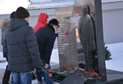 Поворинцы почтили память воинов-интернационалистов